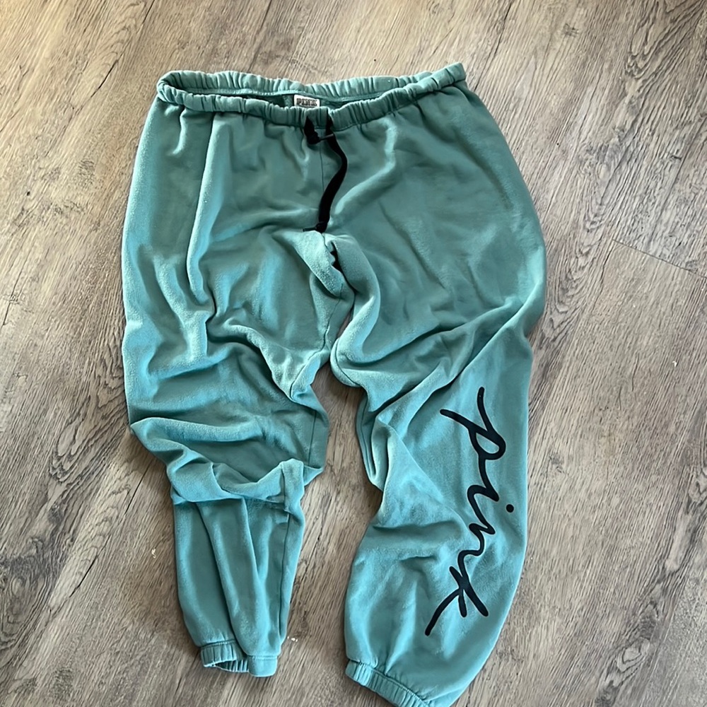 Women’s capri sweats
